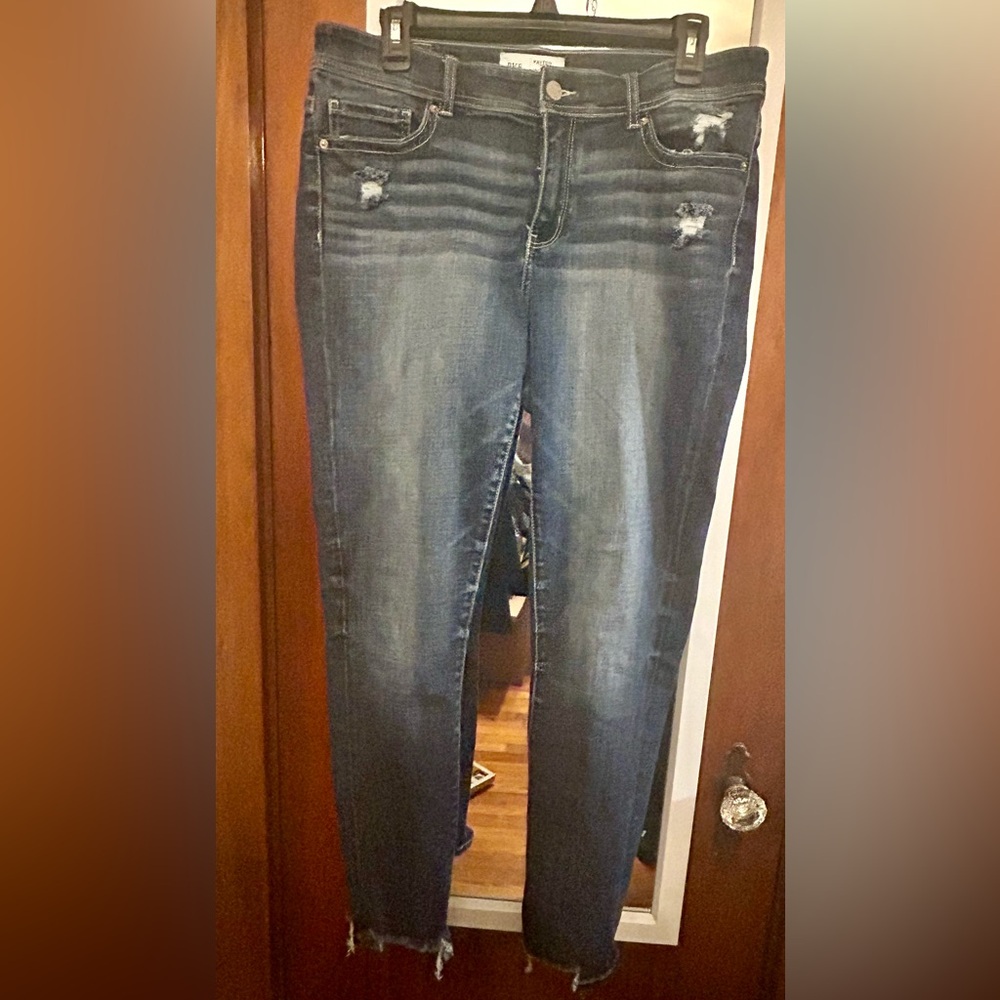 BKE Payton Universal fit mid-rise ankle skinny jeans.